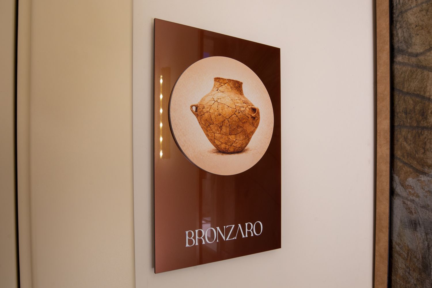 Bronzaro room detail
