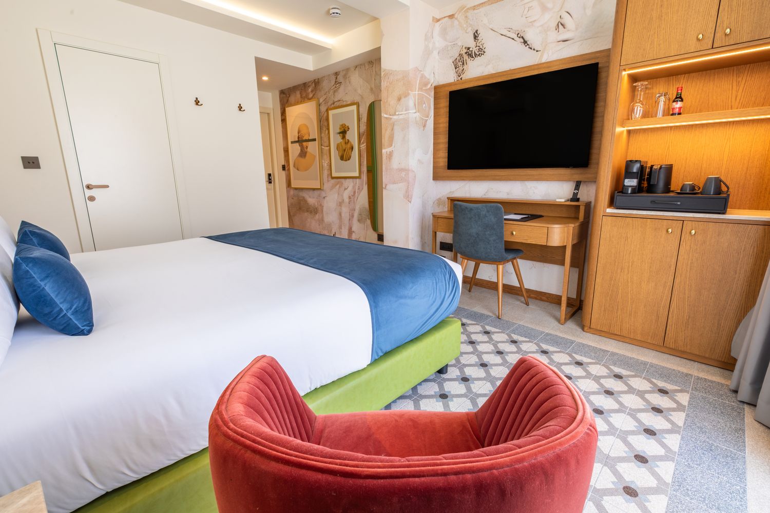 Bronzaro room