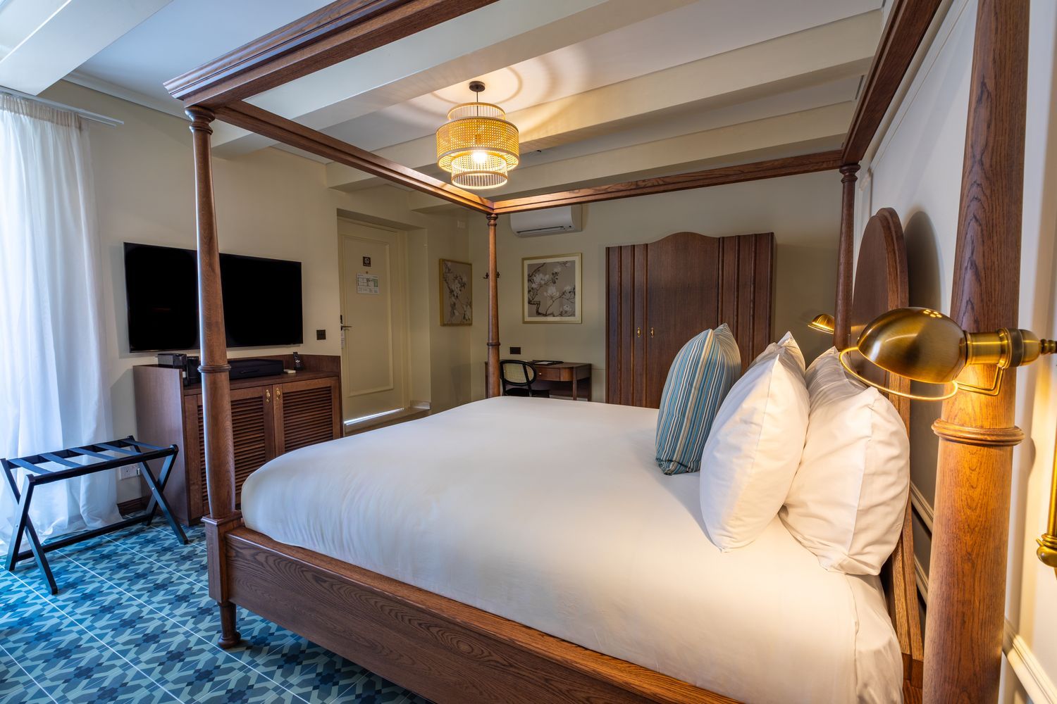 Colonia room