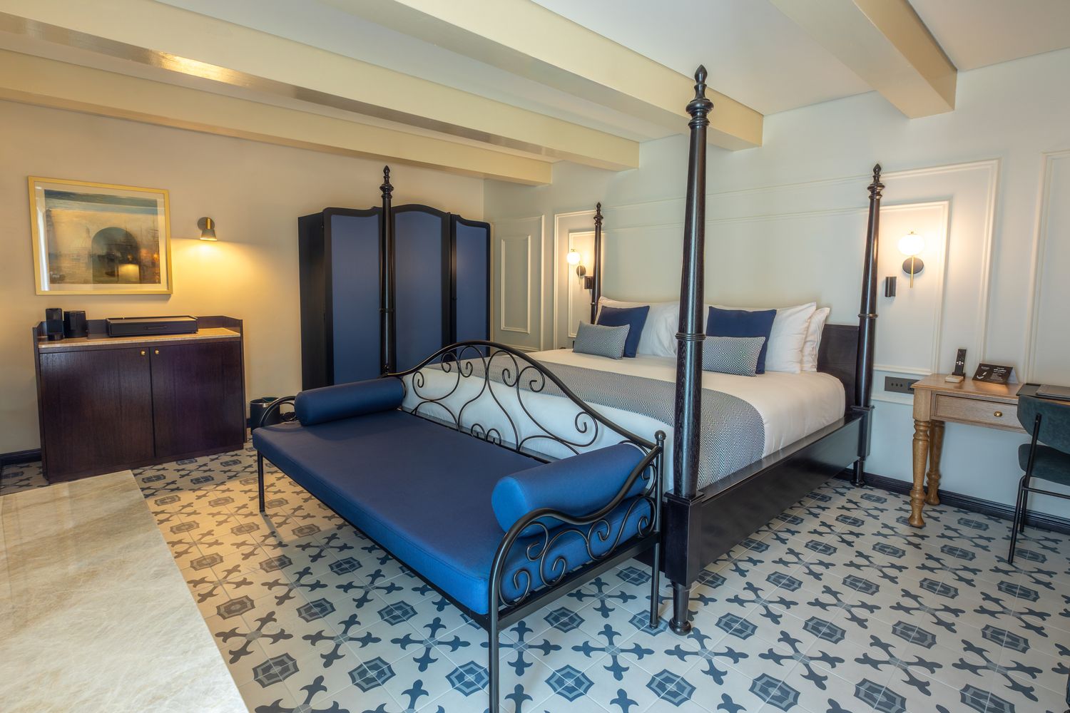 Nautica room