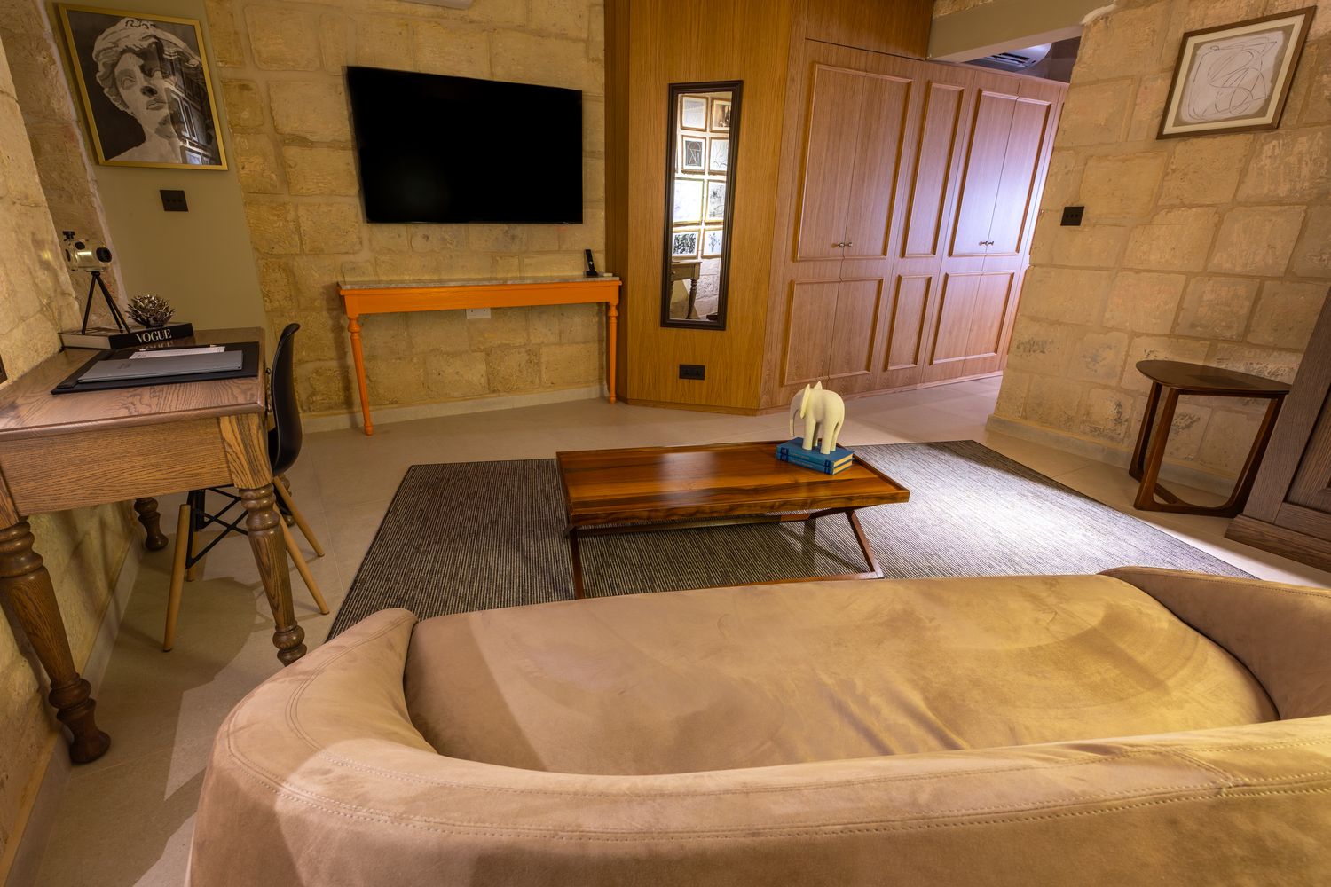 Artista room