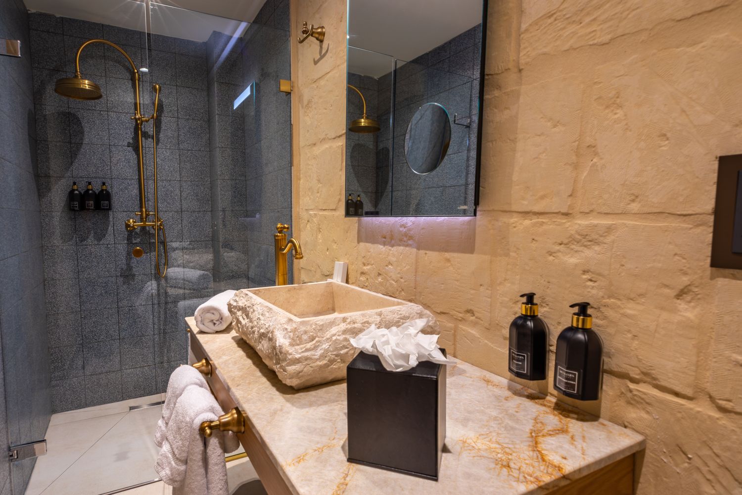 Neolitica room